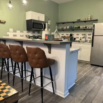 Charming 1920’s shotgun in southern Indiana, minutes from downtown Louisville