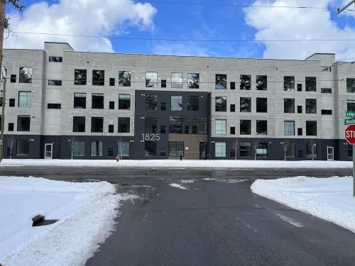 Hot Tubs ~ E-Bikes ~ Dog Friendly ~ Rooftop Terrace  ~ Close to Downtown