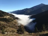 Large T4 apartment at the bottom of a chalet, close to the Pyrénées 2000 ski slopes