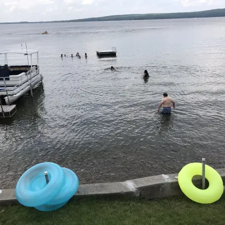 Beautiful Hubbard Lake Waterfront Cottage 1