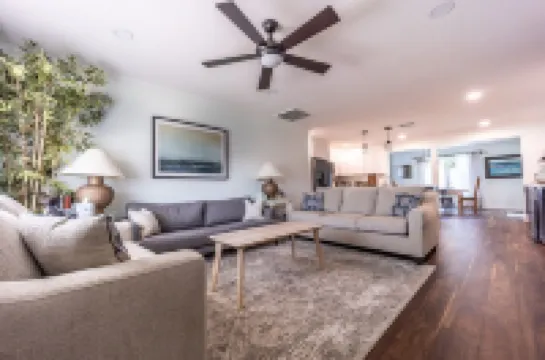 Beautifully Appointed 3BR / 2 Bath Home close to Beach & Iconic Atlantic Ave