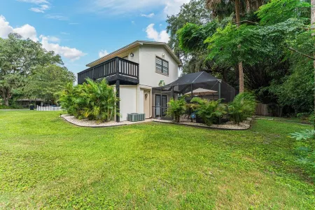 Luxurious & Cozy 6Bed Gem ~ Heated Pool ~Fire Pit ~ Bar & Game Room ~ Downtown