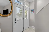 Downtown Historic Retreat [w/ Balcony & Grill}