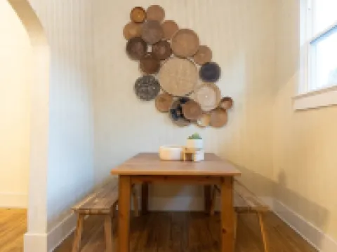 Cozy Cottage on Spring---Centrally Located and 10 mins from downtown Louisville Hotels in Floyd County