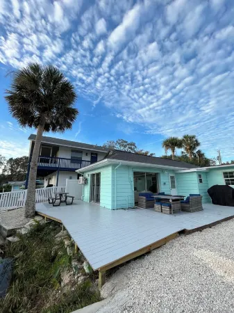 Canal home with direct river and gulf access, kayaks, hot tub, boat & motor inc