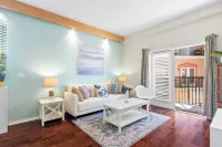 European Village Beach Retreat, minutes from the beach and local attractions! Hotels in Palm Coast