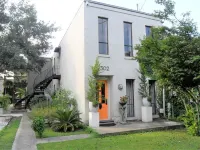 DOWNTOWN ART & ECLECTIC C