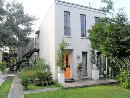 DOWNTOWN ART & ECLECTIC C Отели в г. Мобил