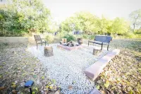 Luxury 5 bedroom home with Pool and 3 acers of private land