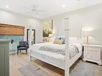 Bayside Retreat - 2250 sq ft Bay House w/dock, fire pit, & tons of amenities Hotels in Diamondhead