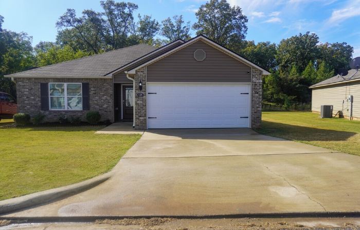 Sweet cozy  3-bedroom house in delightful downtown Montevallo