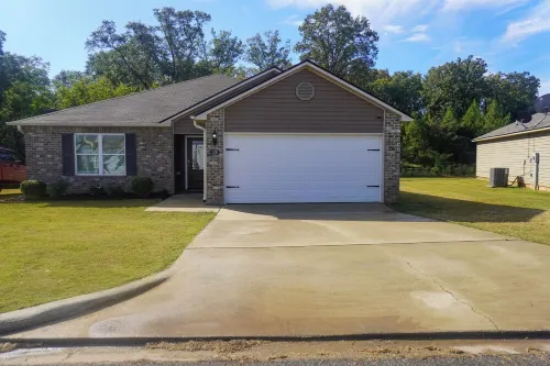 Sweet cozy  3-bedroom house in delightful downtown Montevallo