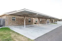 Gorgeous Pet Friendly Townhome: Clean and Spacious With Private Terrace! Các khách sạn gần UTRGV Visual Arts Building