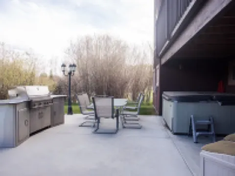 Newly Renovated Spacious Home, Hot Tub. Big Yard. Great Off-Season Pricing! Hotels in Rich County