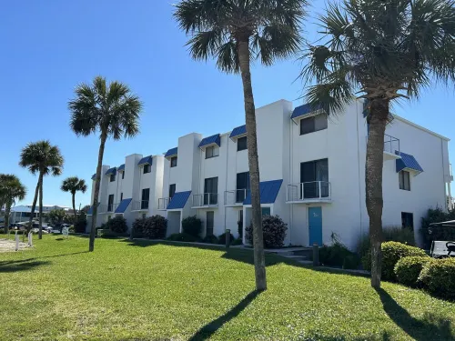 SEASHELL ESCAPE - Pool & Beach Front 2 Bedroom sleeps 6 - Enjoy!!!