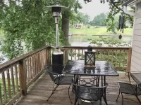 “Seclusion” - Swim-Boat Dock, Hot Tub, Fire Pit, Kayaks for rent on property