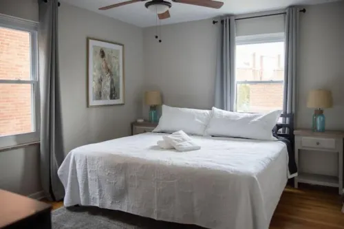 The Charleston  Hot Tub  Patio  King Bed  Fast WiFi  Near OSU, Victorian Village