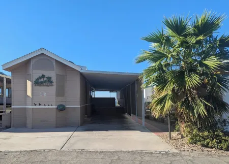 Lakefront Home @ Crazy Horse Campground! Pet friendly