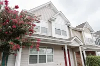 Louisburg Landing - Charming 3-bedroom townhome [Monthly Discount Available!] Hotels near Plantation Square