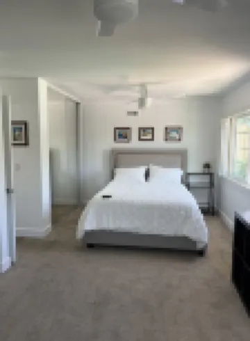 Spacious 4-bedroom suburban retreat in San Diego! Backyard, BBQ, Pool & Jacuzzi