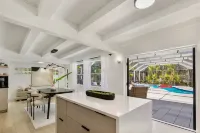 THE TERRACOTTA, Heated Pool! Close to 5th Ave and Beaches