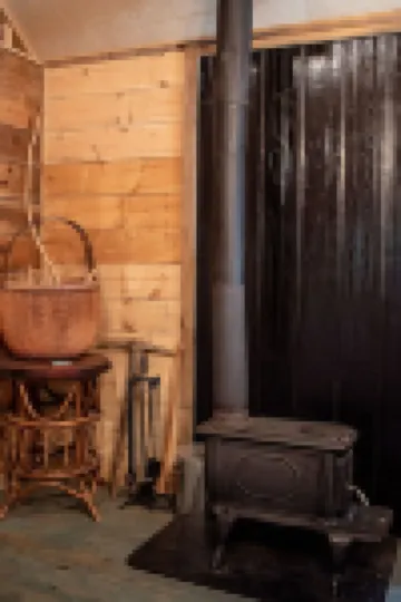 Remote cabin with creek and waterfall views 10 min from town