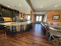 200 feet on the water with boat house!!! Hotels in Hackberry