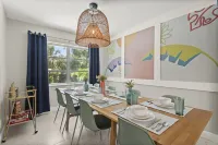 Tropical Oasis - Heated Pool - Hot Tub - Downtown and Beaches