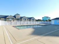 Beautiful and Spacious, 2 bed 2 full bath, pool and jacuzzi, steps to the ocean - Wi-Fi