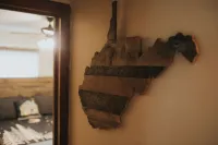 4 Bedroom home less than a mile to Hatfield/McCoy trails Hotel a Williamson