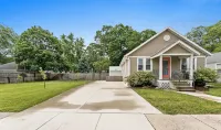 Philo- Beaches, Lk. Michigan, Pet Friendly, Fenced yard, Large Patio Hotels near S.S. Milwaukee Clipper