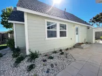 Parkside Cottage w/ Patio/BBQ - 20 min to beach 칼리지 스퀘어 주변 호텔