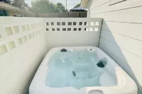 Bell Haus-Private Hot Tub, 1/1, 100 yds to Main St