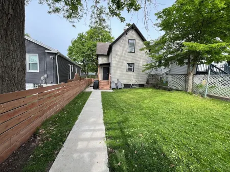 3Kings, Renovated, FenceYard, Games, Ctr Loc - Weekly Stay Deals Отели рядом с достопримечательностью «UWM English as a Second Language Program»