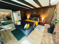 4 Bedroom Family Cabin • 5 Min Stroll to Lake Gregory! Hotel a Crestline