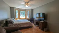 3Br Home-SwimSpa, Gym, Near Hwy 43, 67 & 50-Alpine Valley, Ice Age Trail-Golfing
