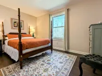 Country Mama's Modern Artsy Cottage