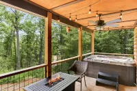 Relaxing Cabin in Murphy, NC w/ Long-range Views – Your Peaceful Escape Awaits!