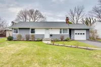 Family & Pet-Friendly w/ Yard & Game Room/Desk. Walk a Block to Lake Ontario. Hotels in Greece