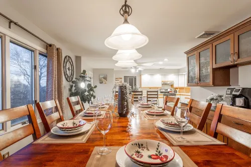 Amenity-Rich Fun Cabin~HotTub*GameRm*20-min to Ski