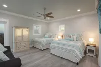 5bed/5bath - Sleeps 22 - short walk to Beach, Crystal Beach TX