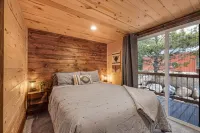SUPER CUTE RUSTIC & CLEAN HOME 40 minutes to YNP Hotel dekat Pinecone Playhouse at Mack's Inn Resort
