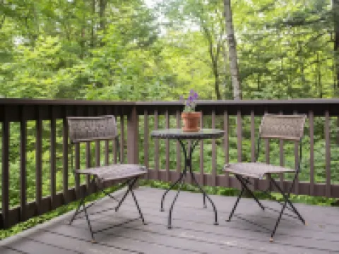 Vermont get-away end unit townhouse nestled in the trees Hotels in Quechee