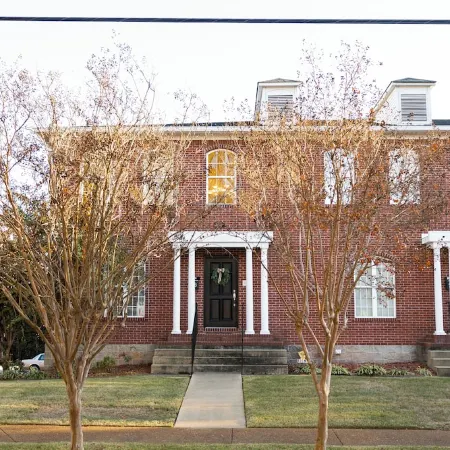 Beautiful 4-Bedroom Condo with WiFi, AC in Fabulous Florence Downtown Near Una