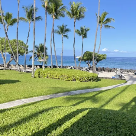 Oceanfront ground level recent remodel at Kona Isle