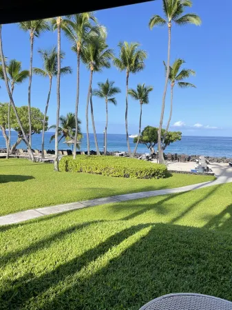 Oceanfront ground level recent remodel at Kona Isle Отели рядом с достопримечательностью «Moonshot Play Space, LLC»