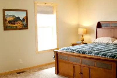 Main Street apt. with theater room near West Yellowstone and the Tetons