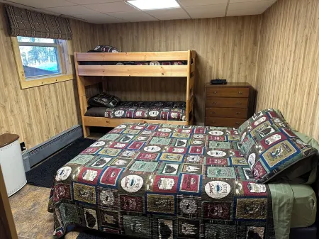 Grandpa’s Lagoon!  Spacious Cabin on Eagle River Chain, minutes from downtown!