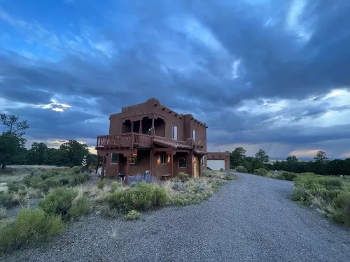 Enchanting adobe manor on 2 tranquil acres 5 min from downtown historic Crestone