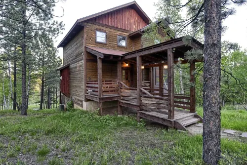Rustic 4 bedroom cabin at Gilded Mountain, wifi, pool access, paved roads